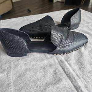 Vince Cumato Chic Black Textured Women's Loafers